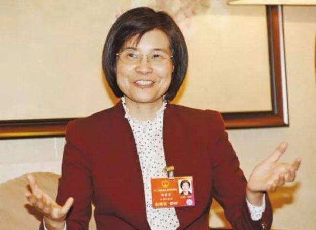 全國人大代表，江蘇陽光集團黨委書記、江蘇陽光集團股份公司董事長兼總經理陳麗芬接受采訪